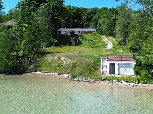 693 NW Torch Lake Dr, Kewadin, MI 49648