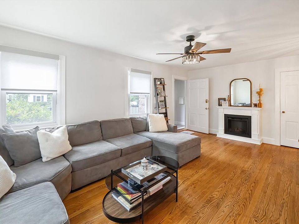 LIVING ROOM, HRDWD FLRS, ELECTRIC FRPL