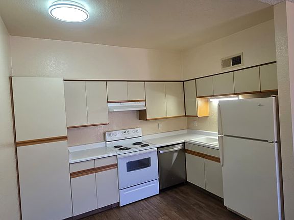 4th image of 413 E Frost Cir #413