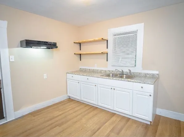 1323 Lamar