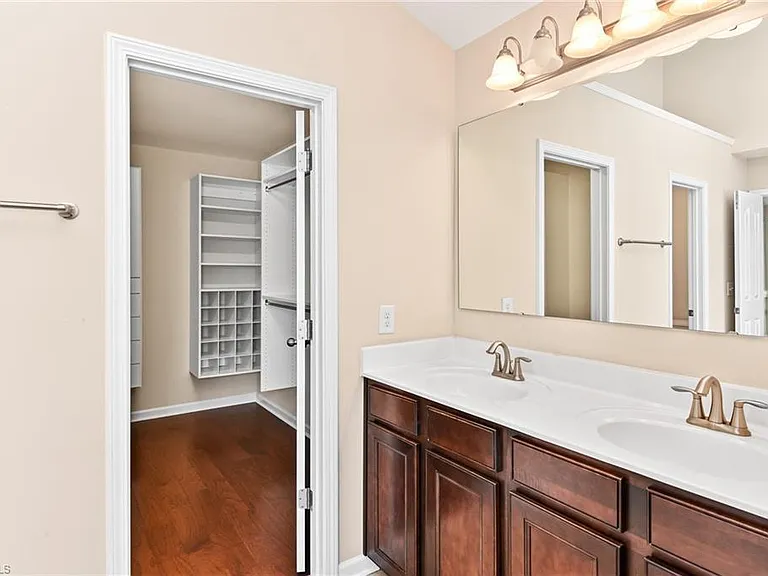 2611 Leighswood Dr — Photo 19