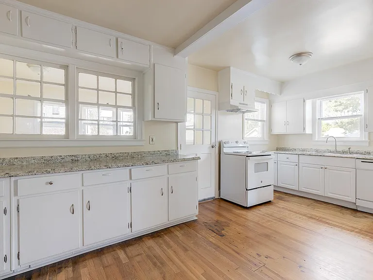 315 N Maple St — Photo 5