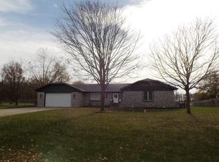 1265 Fox Trail Dr E, New Palestine, IN