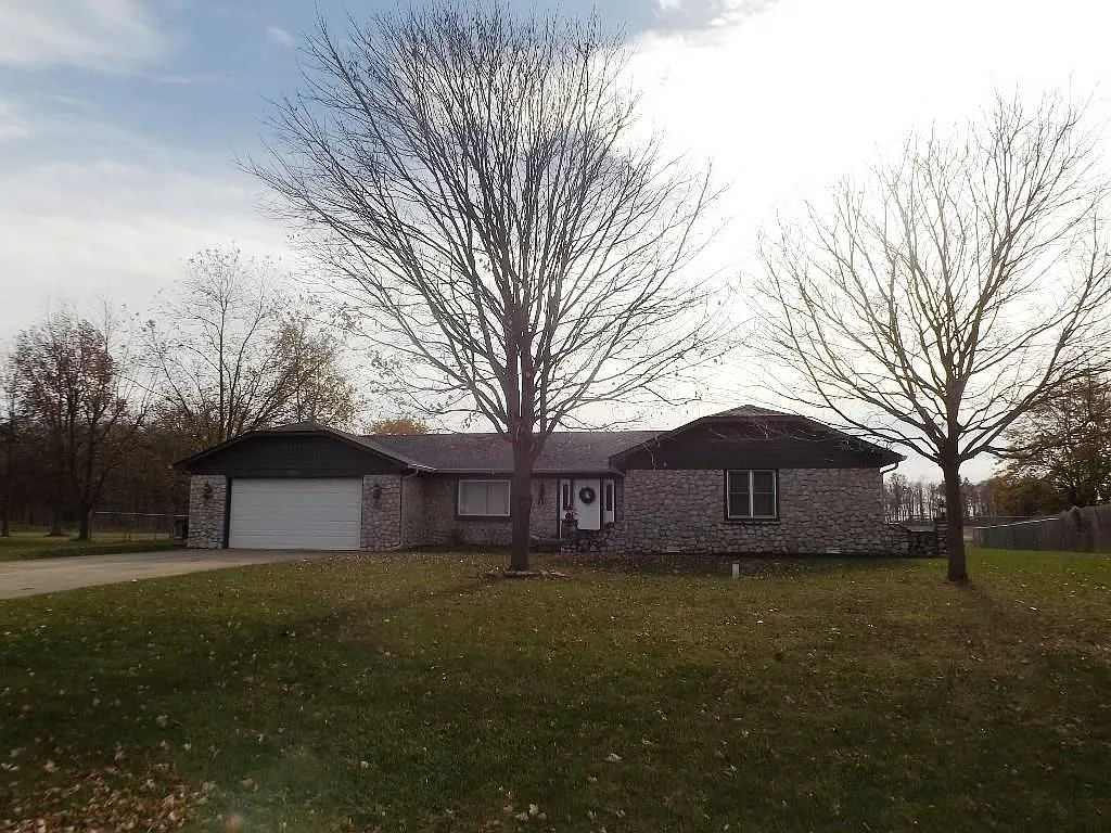 1265 Fox Trail Dr E photo 1