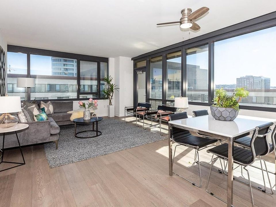 1st image of 260 King St Unit 819