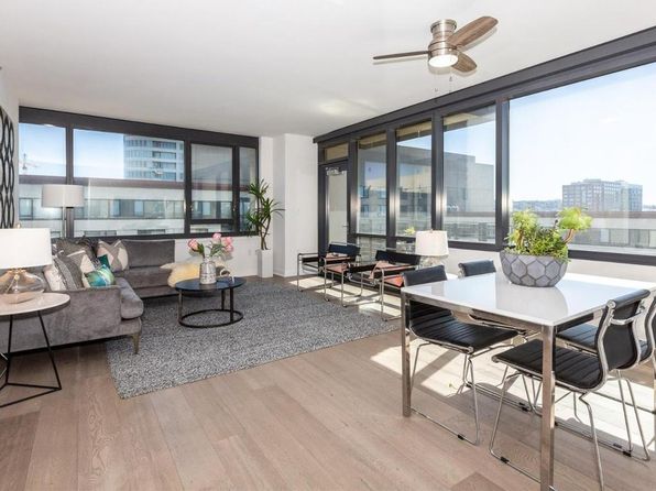 260 King St Unit 819