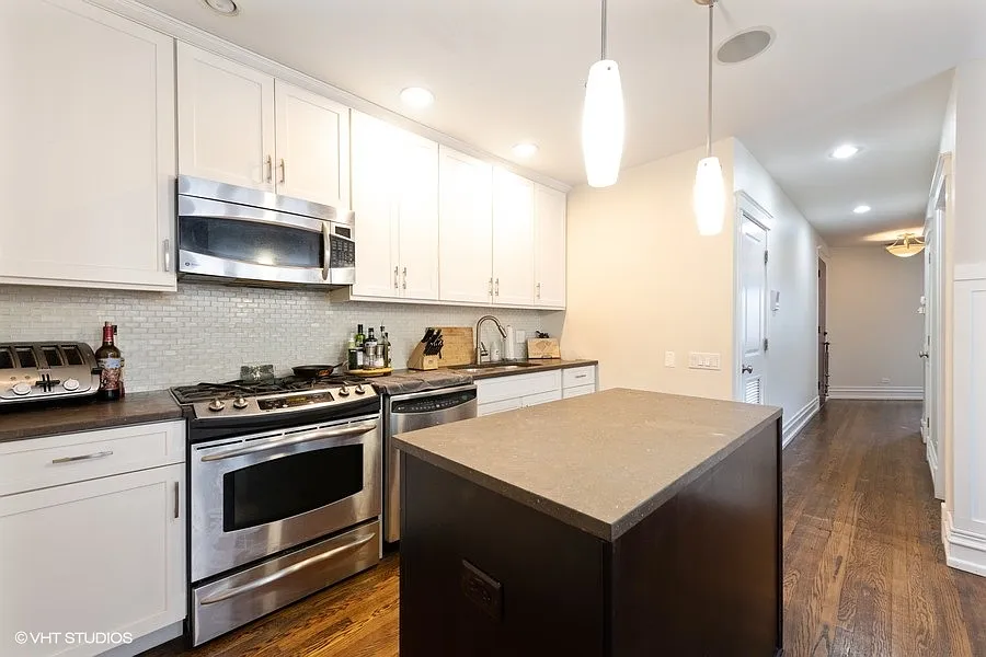 Building Photo - 3647 N Wilton Ave #2