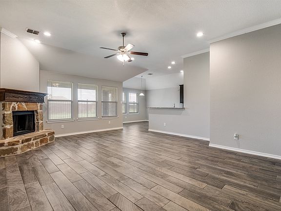 3rd image of 519 Long Prairie Dr