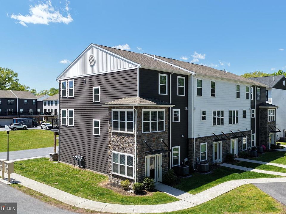 1st image of 113 High Pointe Dr #50