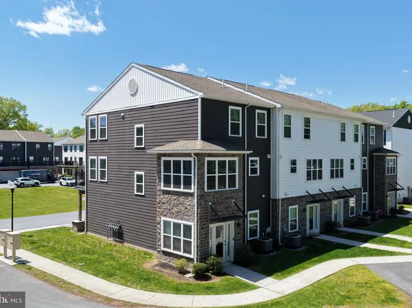 113 High Pointe Dr #50, Hummelstown, PA 17036