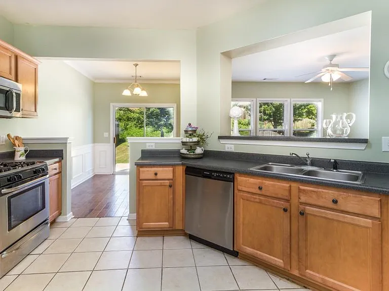 5640 Sterling Ct — Photo 13