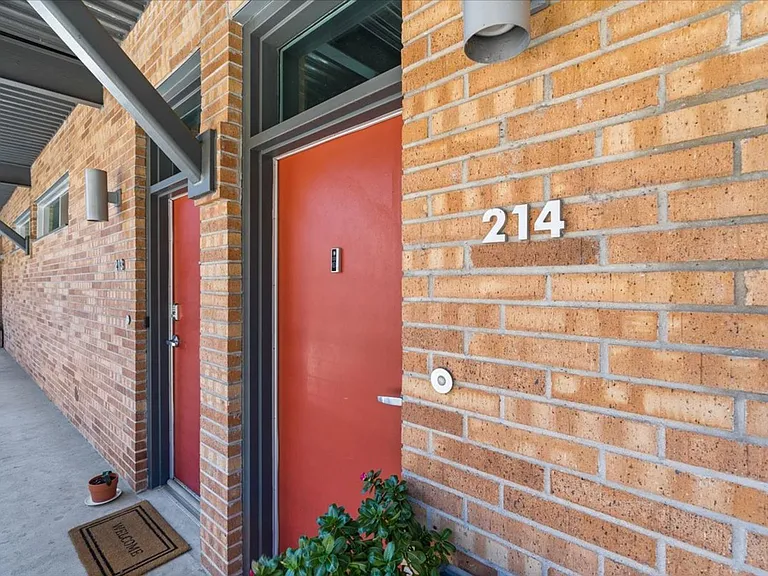 2205 N Lamar Blvd #214 — Photo 4