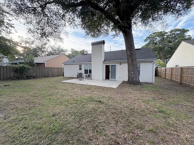 14174 Hampton Falls Dr N — Photo 48