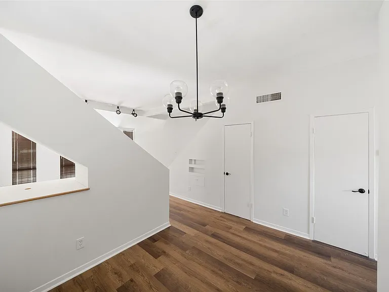 518 Hawthorne St #1 — Photo 4