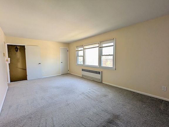 5th image of 8 Woodlawn Ave Floor 2