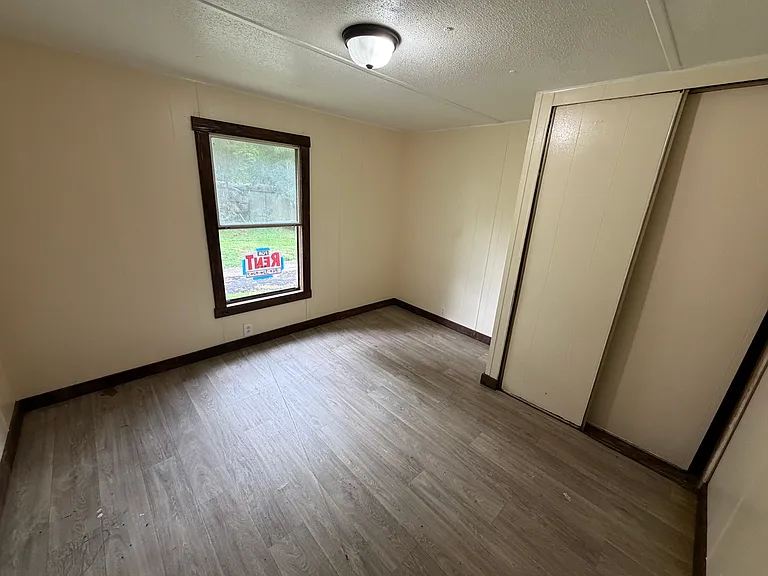 247 Park Cir — Photo 5