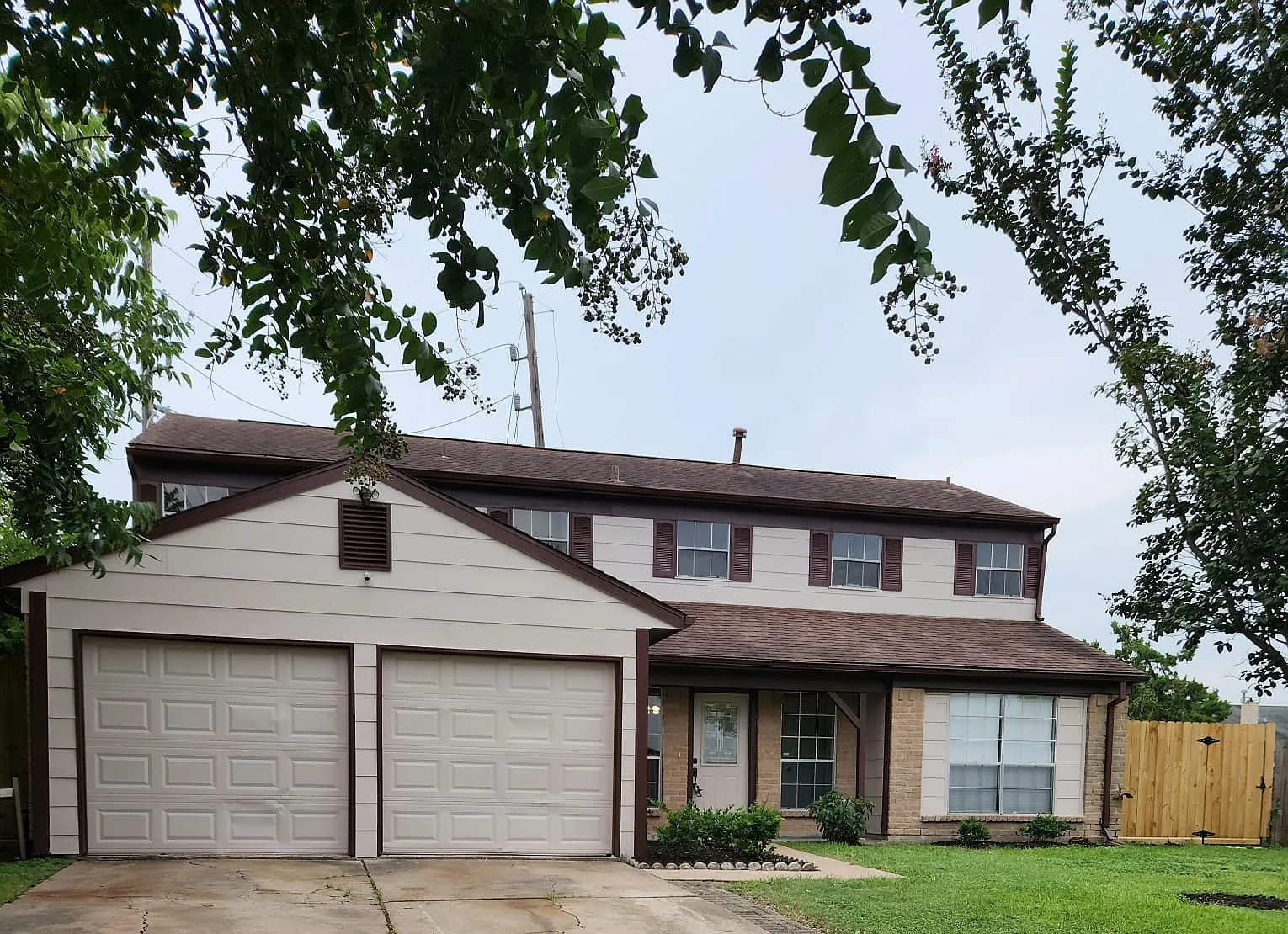 4 bed, 2.5 bath, 2410 sqft, $2,200 — Photo 1