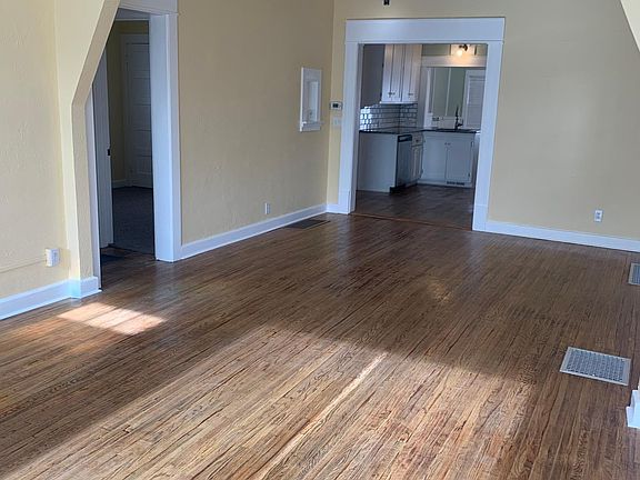 3rd image of 212 Teller Ave