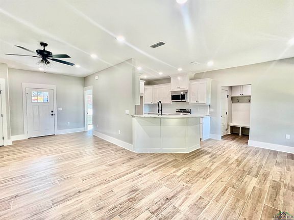 4th image of 105 Pinecrest Dr
