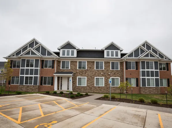 Hickory Hill Residences-Apartments, 1375 N Dodge St #7f8563050, Iowa City, IA 52245