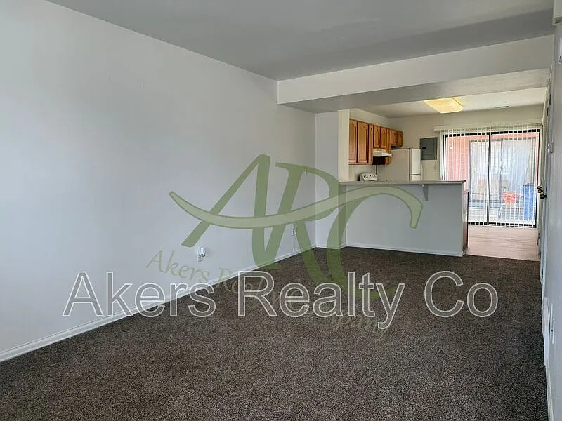 2 bed, 1.0 bath, $950 — Photo 2