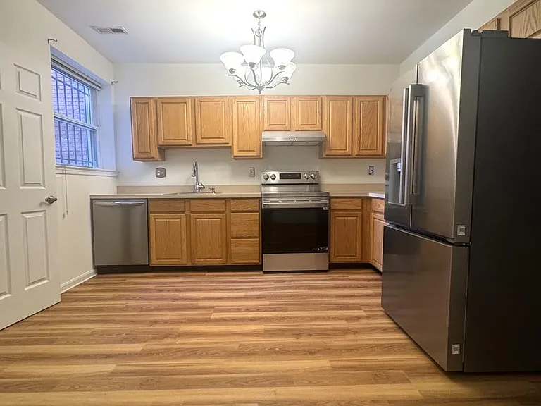 932 Westminster St NW — Photo 4