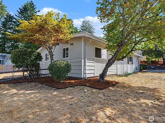 3rd image of 2618 NE 9th St