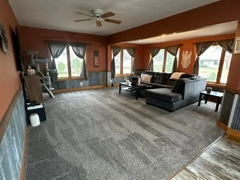 601 Summit Ave NE — Photo 9