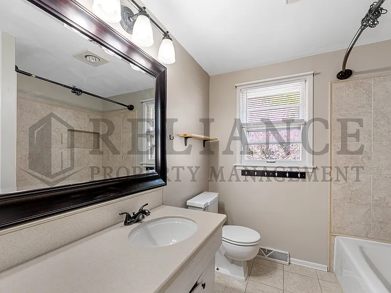 1440 N Community Dr — Photo 16