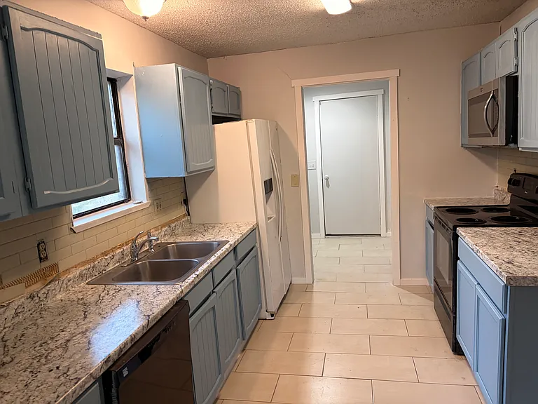 405 Birdsong Ln — Photo 4