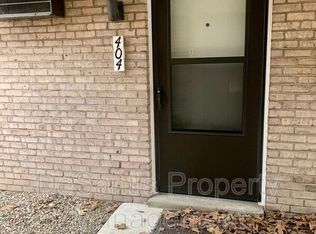 404 Lunar Ln, Coraopolis, PA 15108