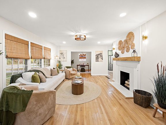 5th image of 3474 Belvoir Dr