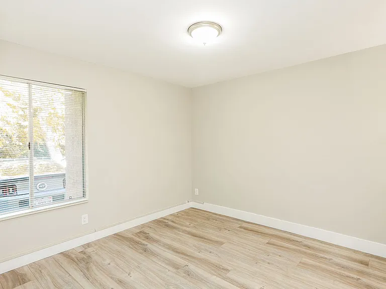 1400 Creekside Apartments CDM — Photo 10