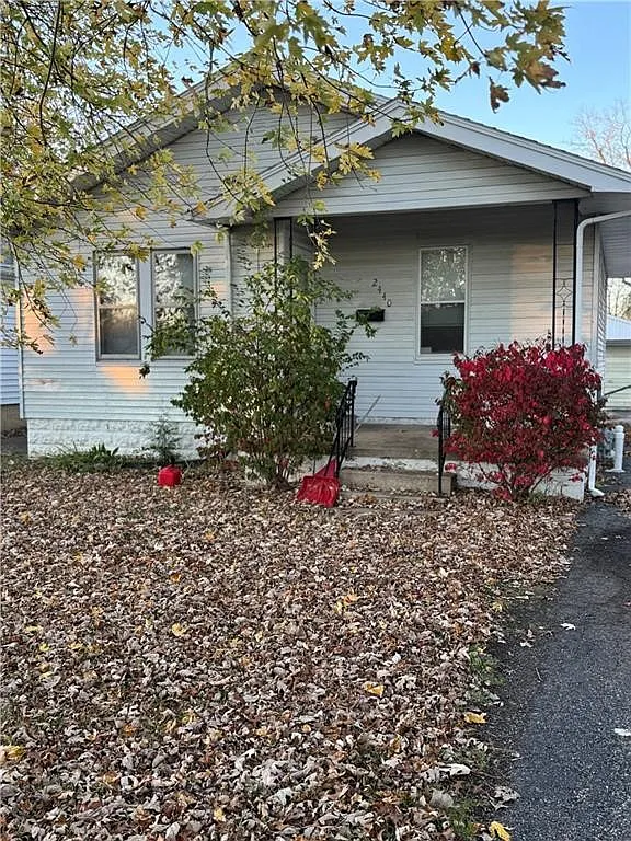 2440 E Wood St photo 1