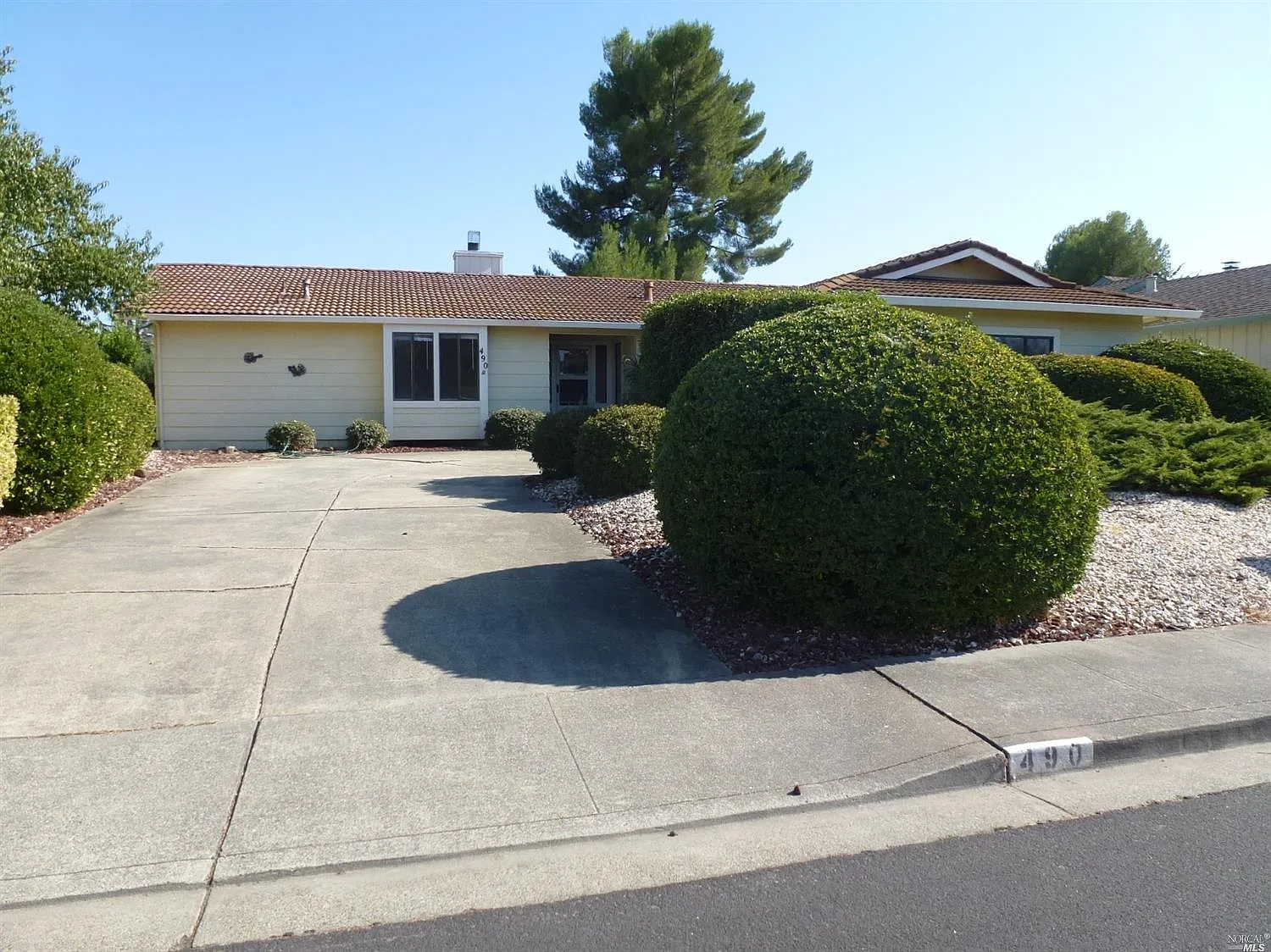 490 Yellowstone Dr photo 1