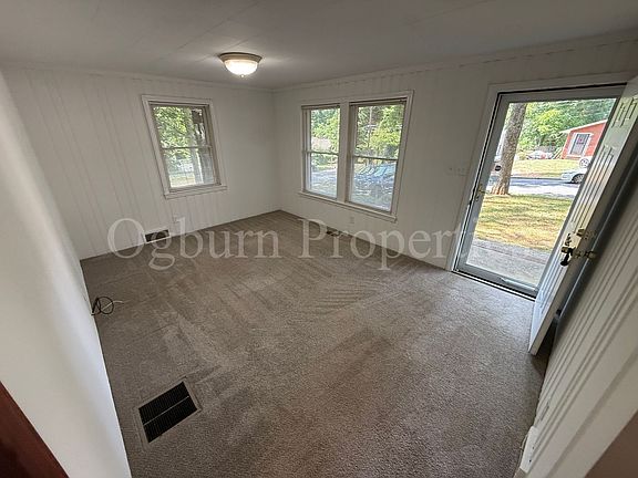 3rd image of 185 Euclid St