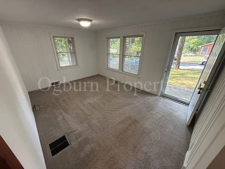 185 Euclid St — Photo 3