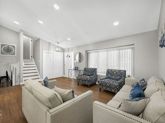 3rd image of 8207 W 141st St