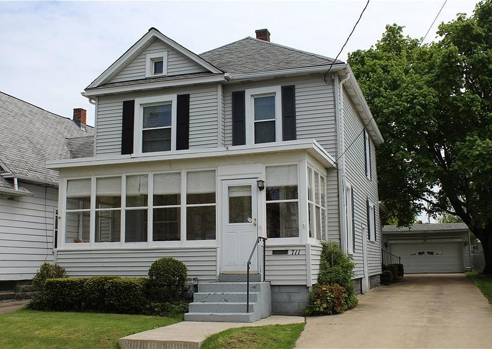 1st image of 711 E 31st St