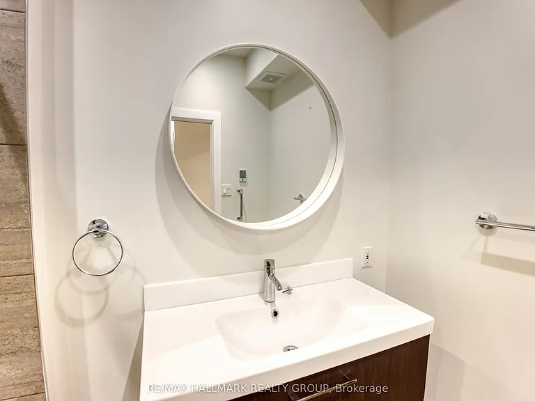 1-272 Royal Ave #1 — Photo 12