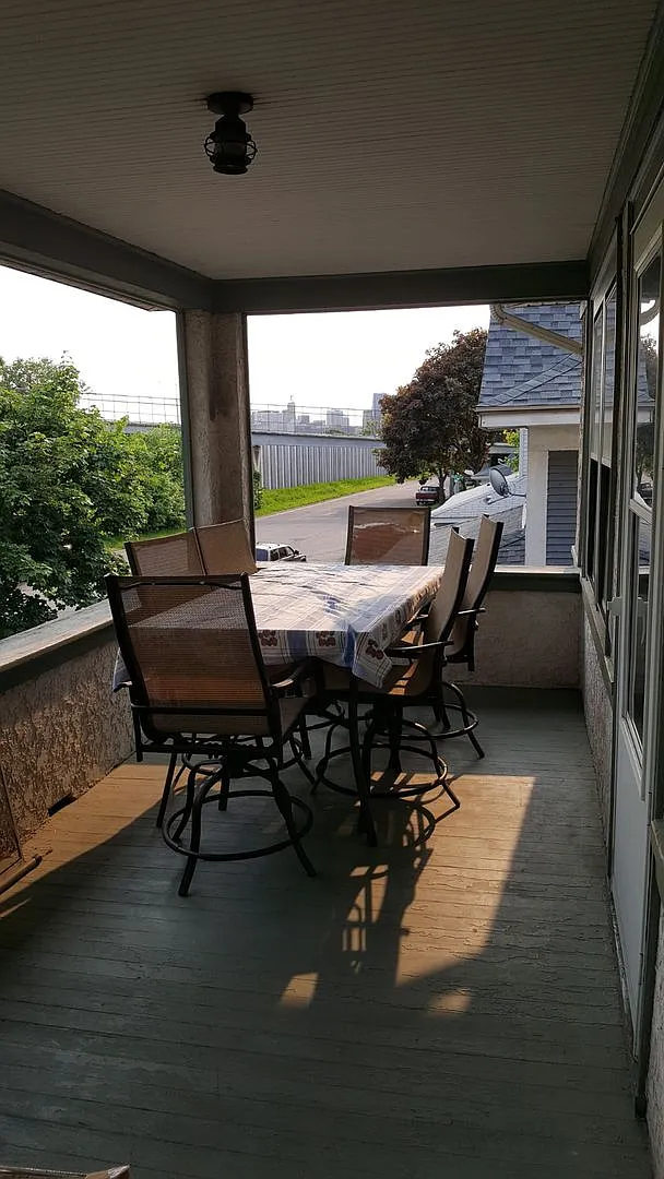 921 Hudson Rd — Photo 2