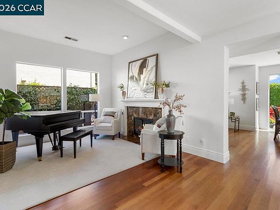 4th image of 1086 Vista Pointe Cir