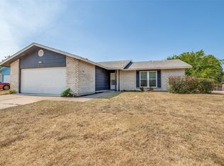 502 Brian Dr, Grand Prairie, TX 75052