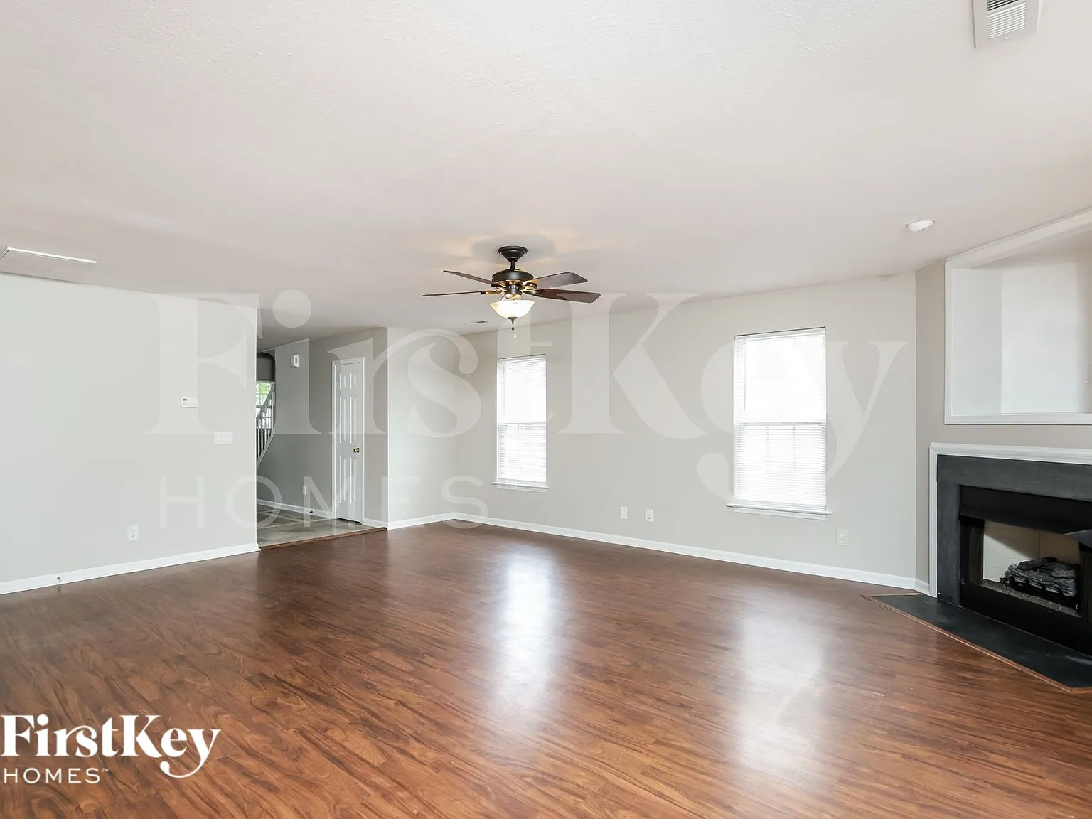 4 bed, 2.5 bath, 2406 sqft, $2,190 — Photo 2