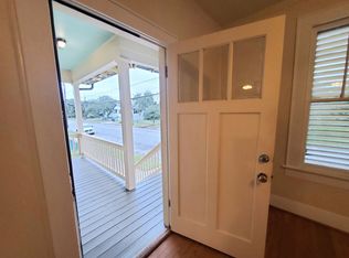 1102 37th St, Galveston, TX 77550