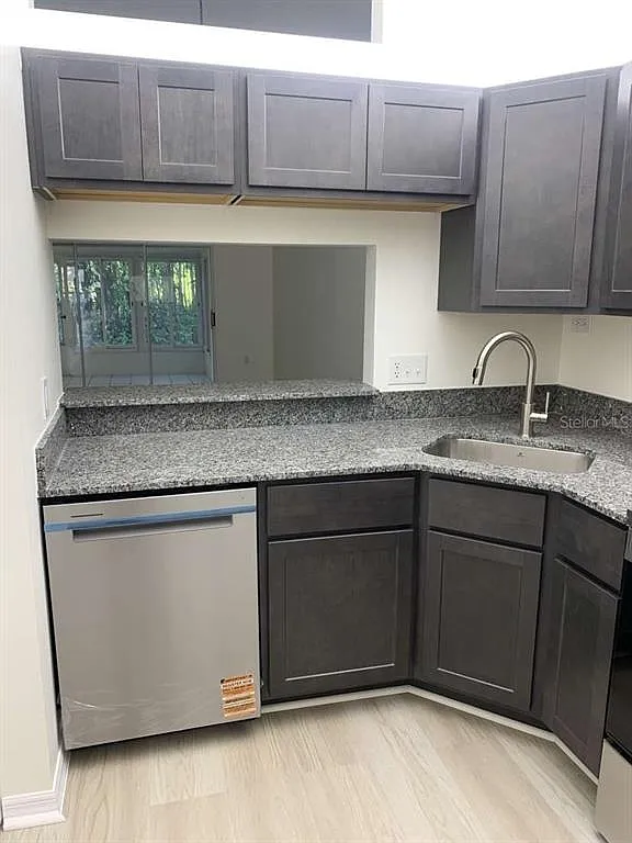 2 bed, 2.0 bath, 1189 sqft, $1,800 — Photo 3