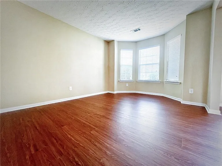 788 Roxholly Ln — Photo 5