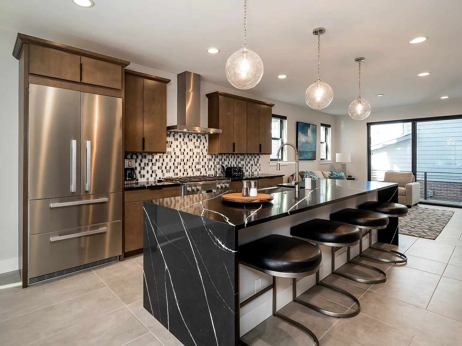 423 N Willson Ave — Photo 4