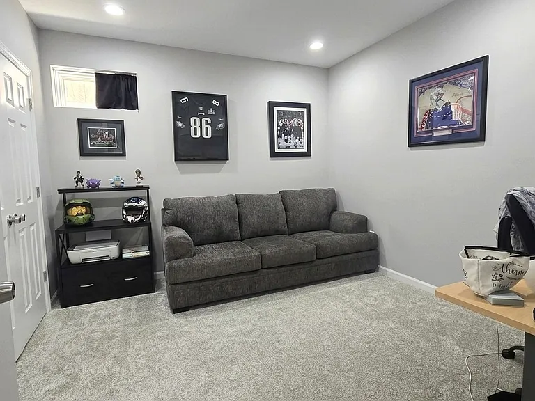 402 Gloucester Ave — Photo 14