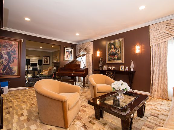 3rd image of 15 Woodbury Farms Dr